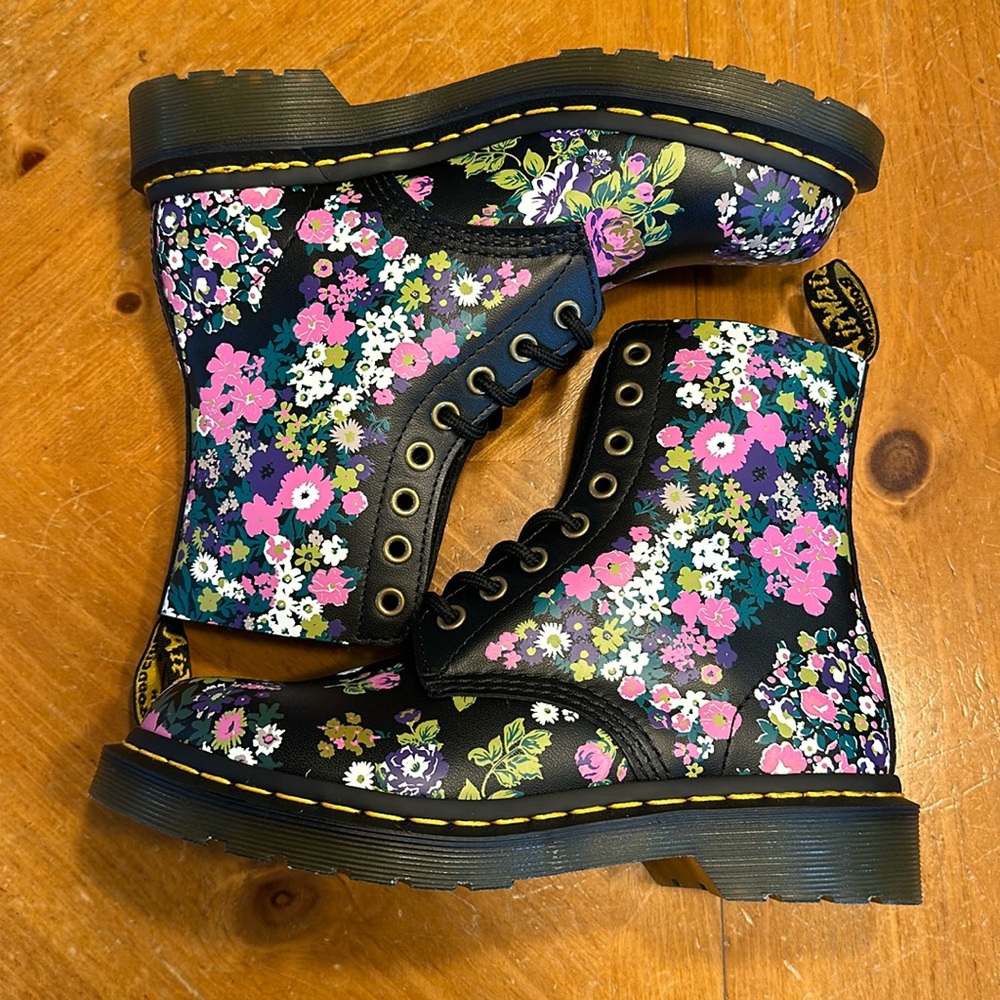 Women’s Dr. Martens 1460 Leather Pascal Combat Boots Floral Black Pink NEW